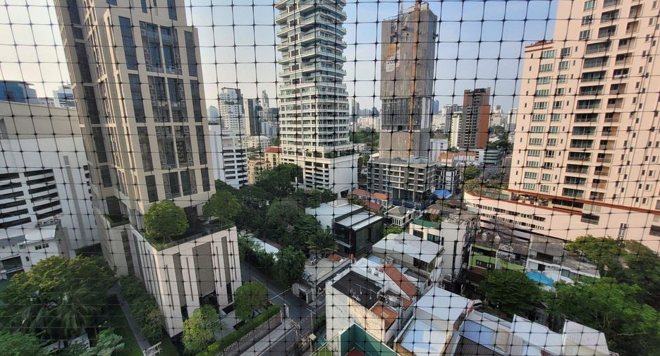 For rent 2 bedrooms condo in Khlong Toei, Bangkok