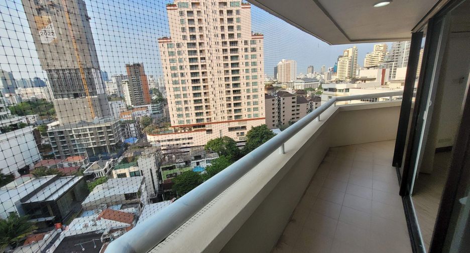 For rent 2 bedrooms condo in Khlong Toei, Bangkok