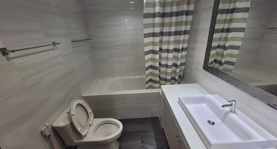 For rent 2 bedrooms condo in Khlong Toei, Bangkok