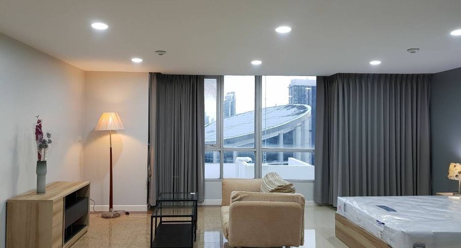 For sale studio condo in Ratchathewi, Bangkok