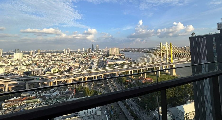 À vendre 2 chambres condo à Yan Nawa, Bangkok