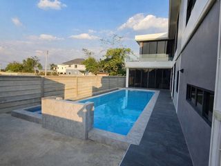 Villa en venta de 4 habitaciones en Doi Saket, Chiang Mai