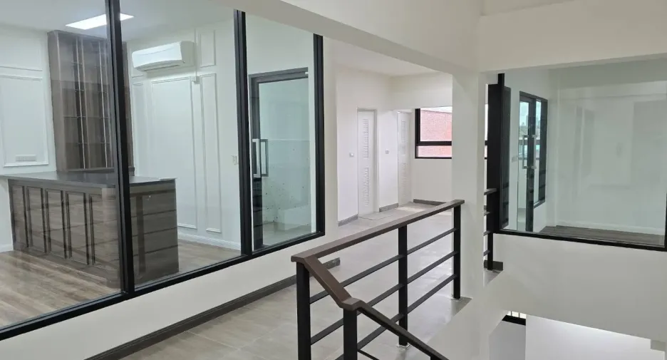 For rent 8 bedrooms office in Chatuchak, Bangkok