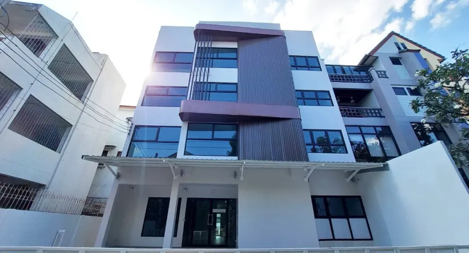 For rent 8 bedrooms office in Chatuchak, Bangkok