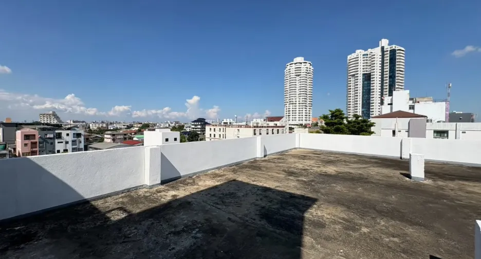 À louer entrepôt à Bang Na, Bangkok