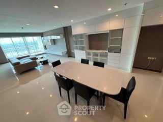 Condo en alquiler de 3 habitaciones en Yan Nawa, Bangkok