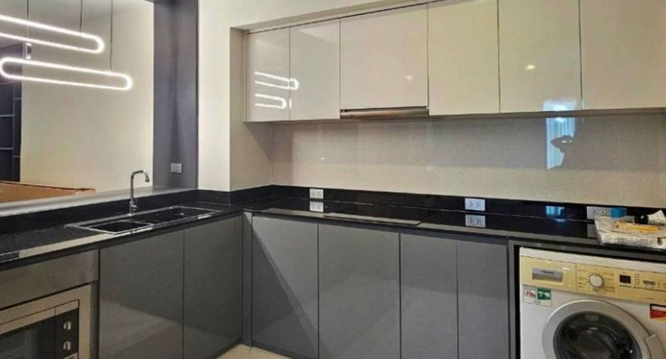 For rent 3 bedrooms condo in Khlong Toei, Bangkok