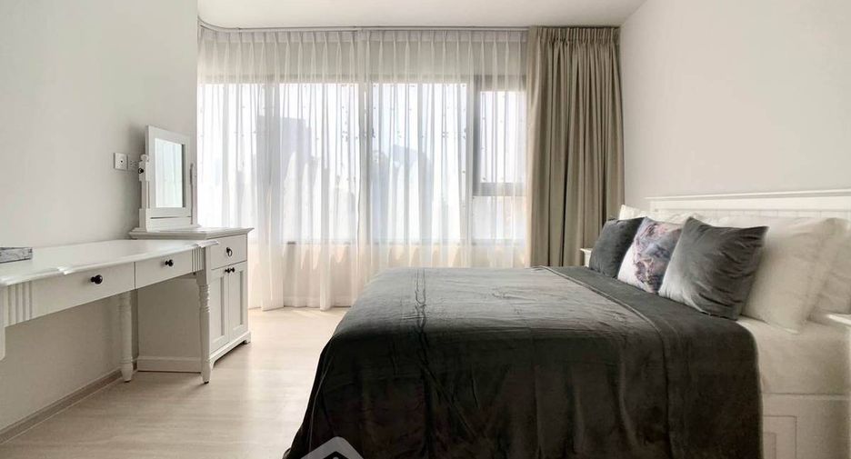 For rent 2 bedrooms condo in Pathum Wan, Bangkok