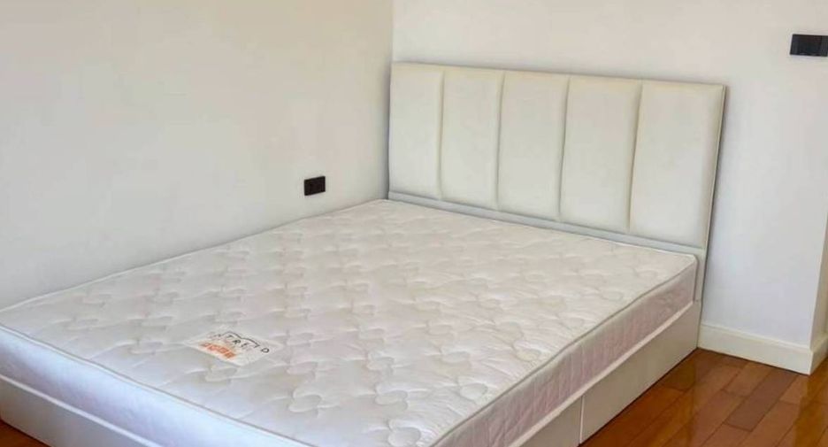 For sale 3 bedrooms condo in Bang Rak, Bangkok