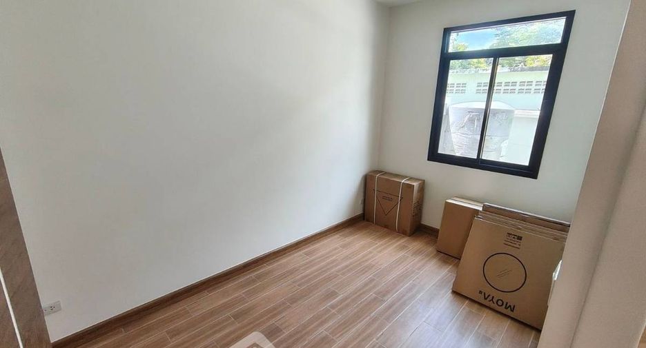 Casa adosada en venta de 4 habitaciones en Bang Sue, Bangkok