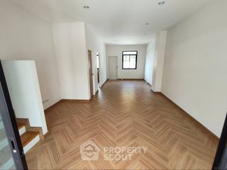 Casa adosada en venta de 4 habitaciones en Bang Sue, Bangkok