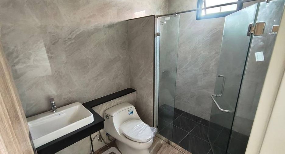 Casa adosada en venta de 4 habitaciones en Bang Sue, Bangkok