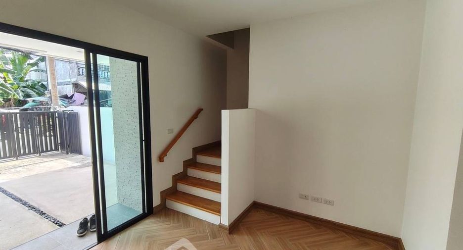 Casa adosada en venta de 4 habitaciones en Bang Sue, Bangkok