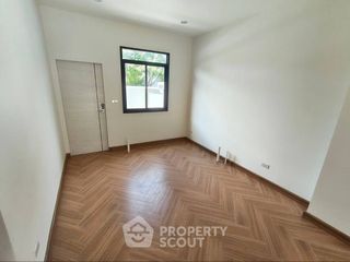 Casa adosada en venta de 4 habitaciones en Bang Sue, Bangkok