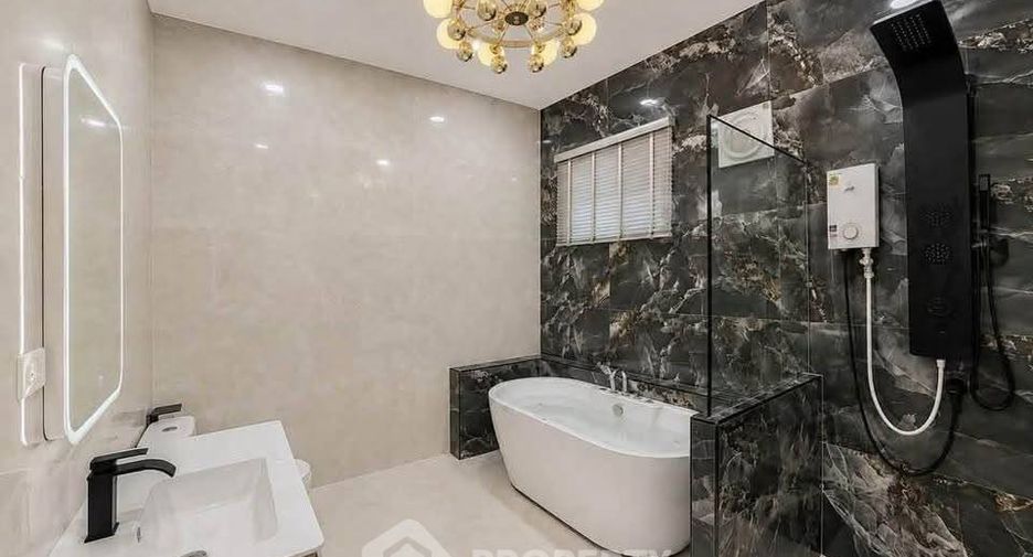 Haus zum Kauf mit 4 Zimmer in Bang Lamung, Chonburi