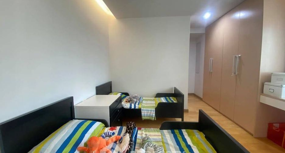 For sale 3 bedrooms condo in Phaya Thai, Bangkok