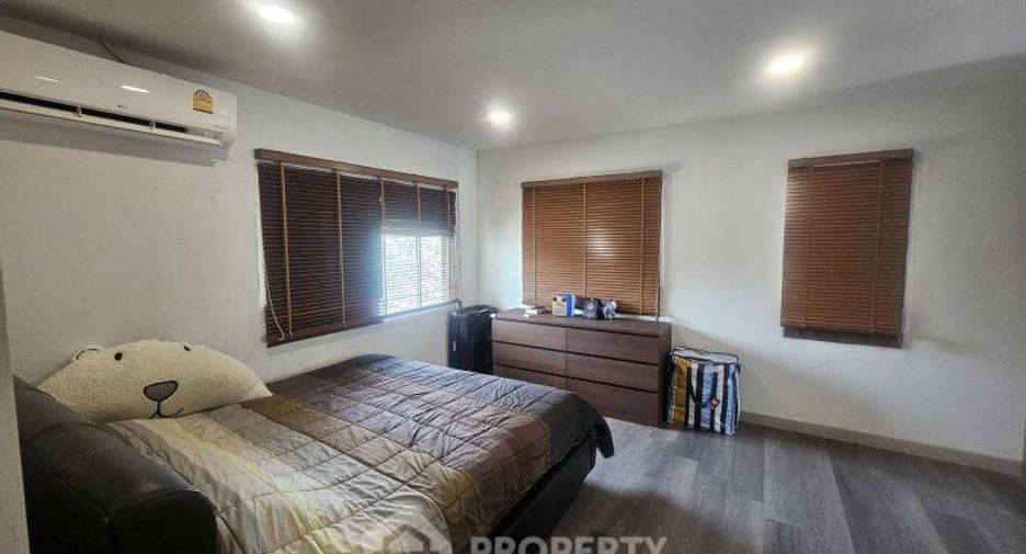 For sale 4 bedrooms house in Si Racha, Chonburi