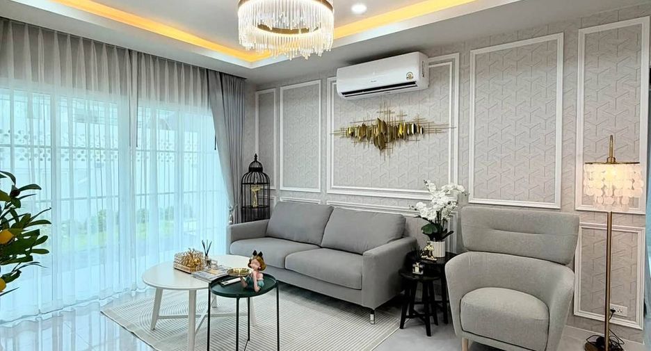 For sale 4 bedrooms townhouse in Bang Lamung, Chonburi