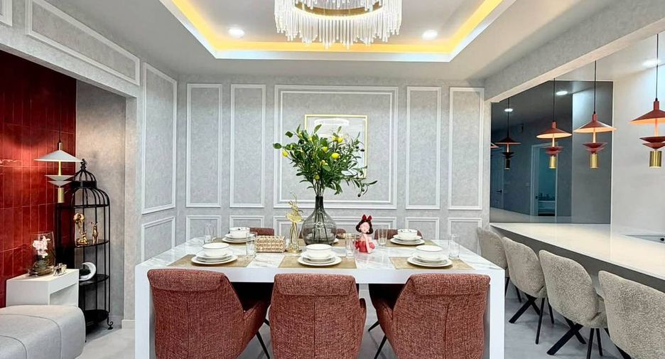 For sale 4 bedrooms townhouse in Bang Lamung, Chonburi