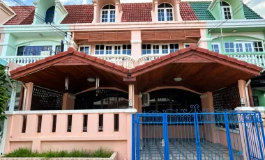 Casa en venta y en alquiler de 3 habitaciones en Bangkok Noi, Bangkok