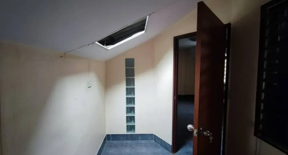 Casa en venta y en alquiler de 3 habitaciones en Bangkok Noi, Bangkok