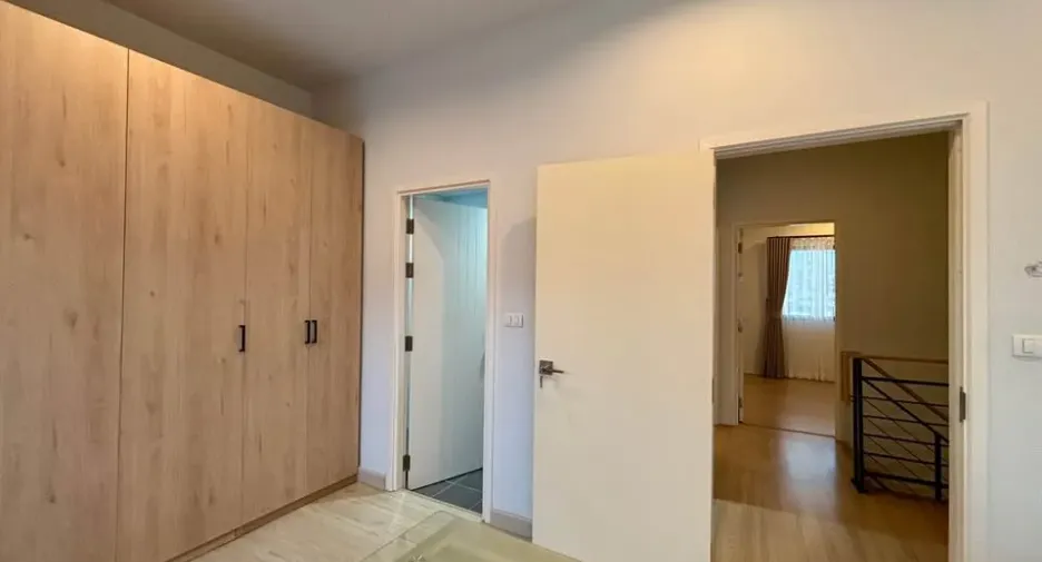 For rent 3 bedrooms townhouse in Prawet, Bangkok