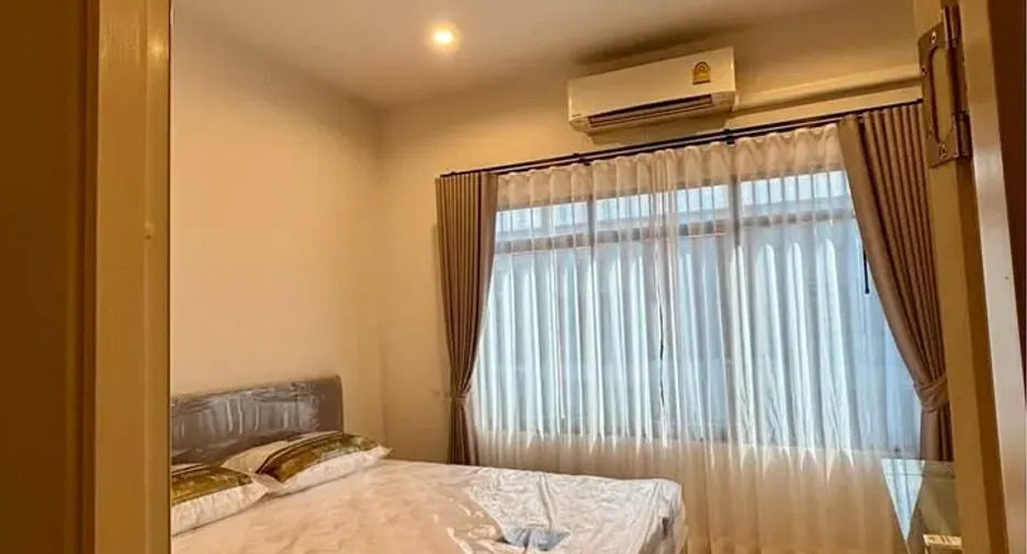 For rent 3 bedrooms townhouse in Prawet, Bangkok