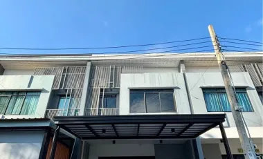 For rent 3 bedrooms townhouse in Prawet, Bangkok