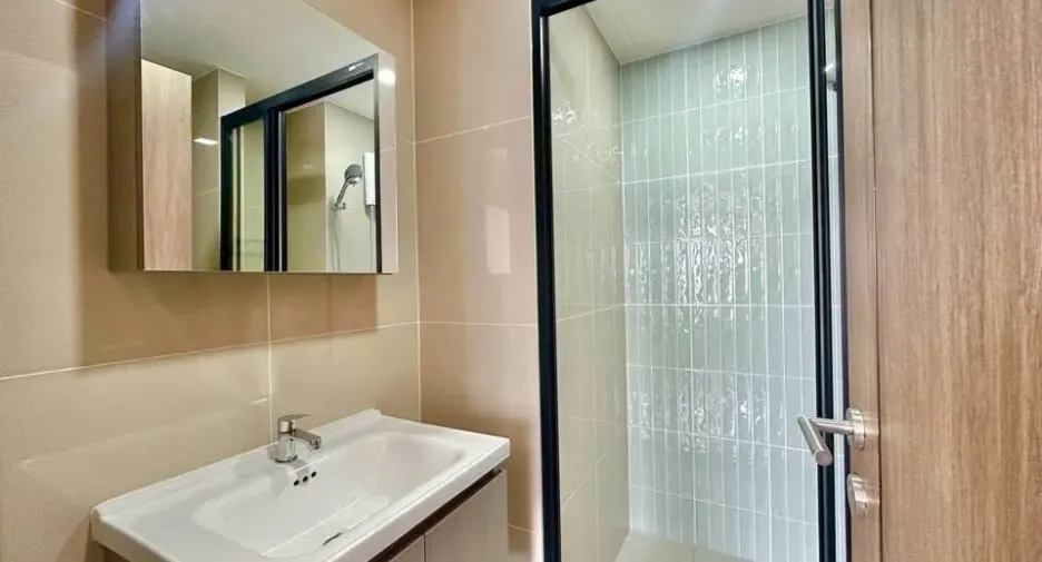 For rent 1 bed condo in Phaya Thai, Bangkok