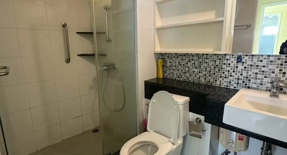 For rent 2 bedrooms condo in Khlong Toei, Bangkok