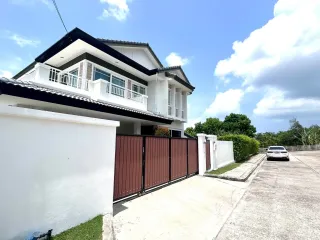 À louer 4 chambres villa à Mueang Phuket, Phuket