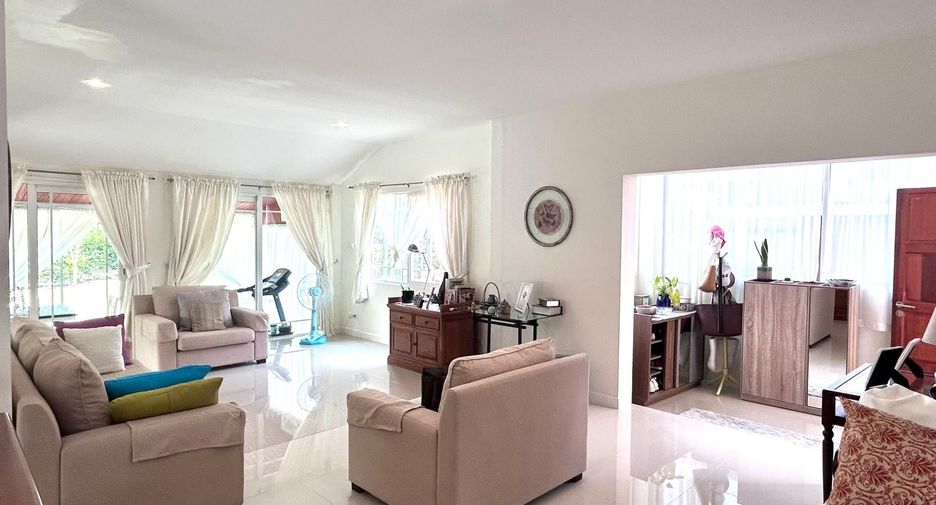 À louer 4 chambres villa à Mueang Phuket, Phuket