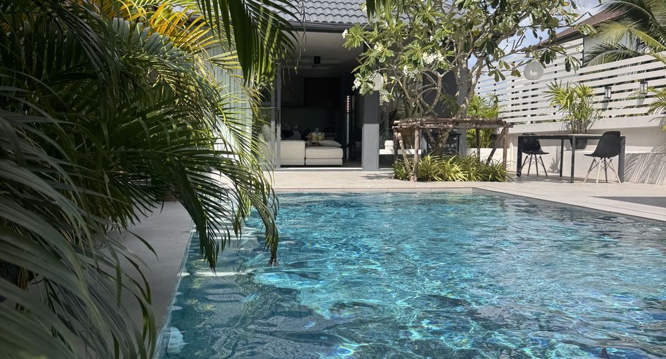 À vendre et à louer 4 chambres villa à Mueang Phuket, Phuket