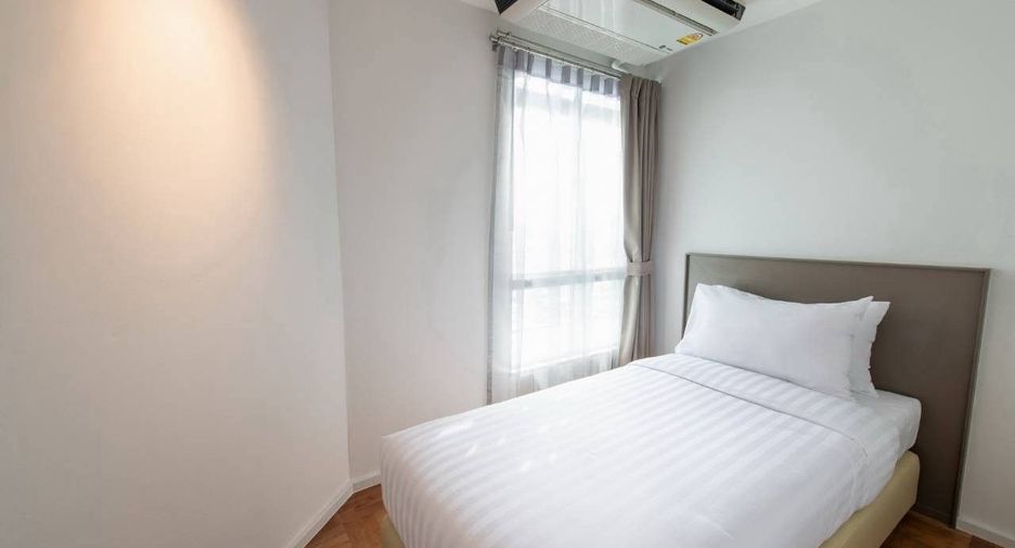 For rent 3 bedrooms apartment in Yan Nawa, Bangkok
