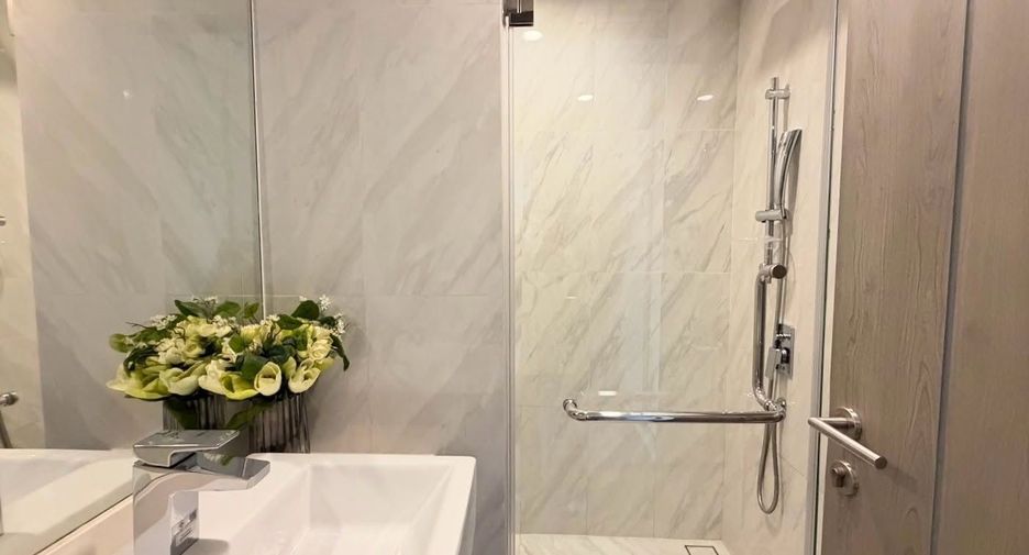 For rent 3 bedrooms condo in Khlong Toei, Bangkok