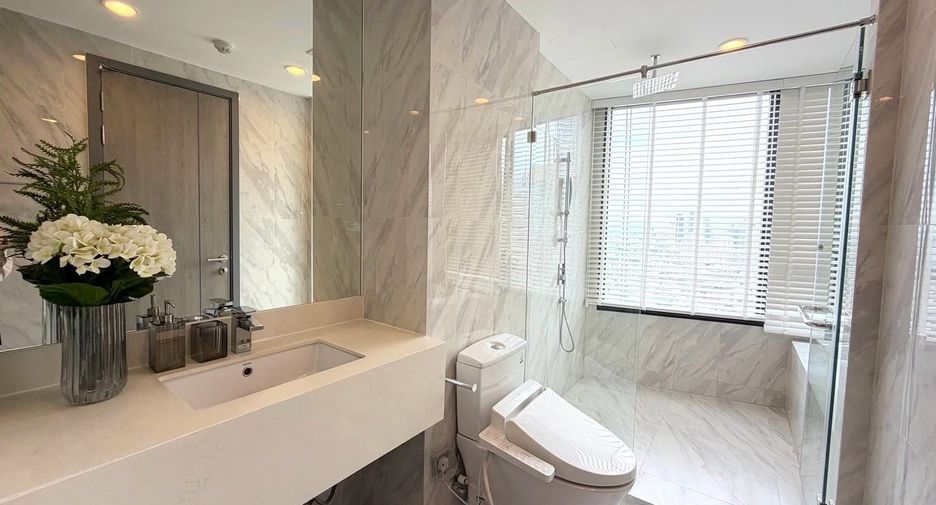 For rent 3 bedrooms condo in Khlong Toei, Bangkok