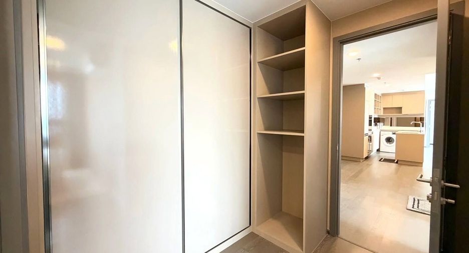 For rent 3 bedrooms condo in Khlong Toei, Bangkok