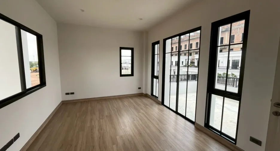 Haus zum Kauf mit 5 Zimmer in Bang Khen, Bangkok