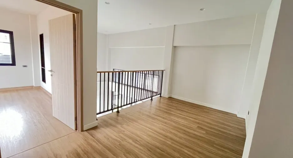 Haus zum Kauf mit 5 Zimmer in Bang Khen, Bangkok
