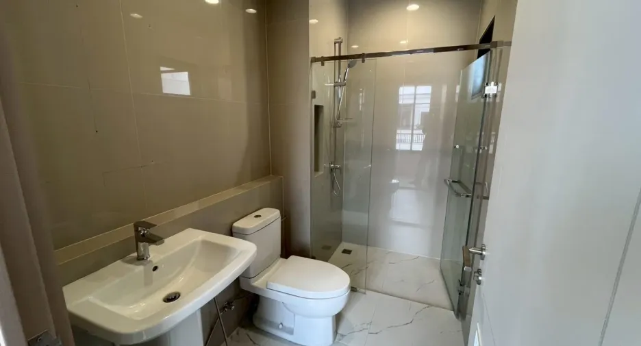 Haus zum Kauf mit 5 Zimmer in Bang Khen, Bangkok