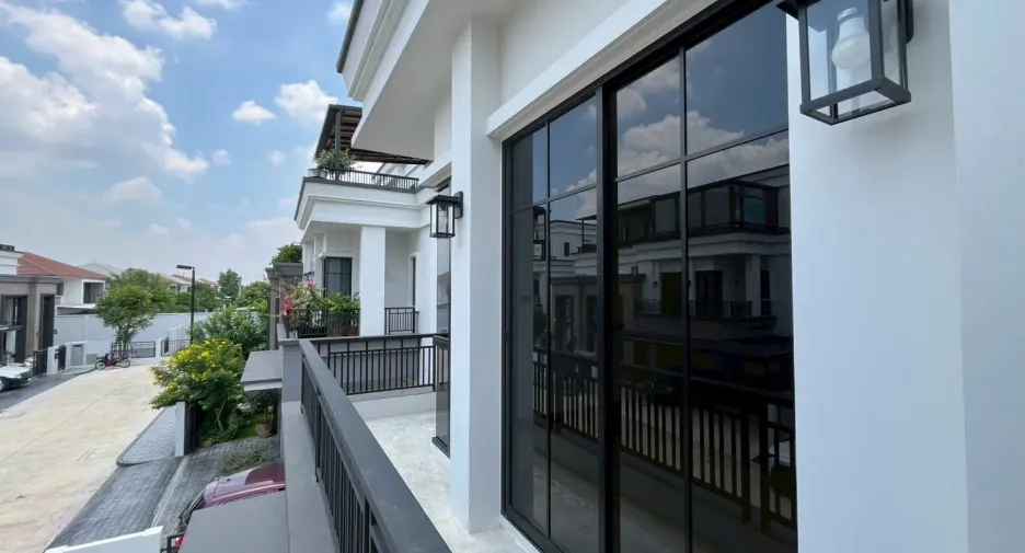 Haus zum Kauf mit 5 Zimmer in Bang Khen, Bangkok