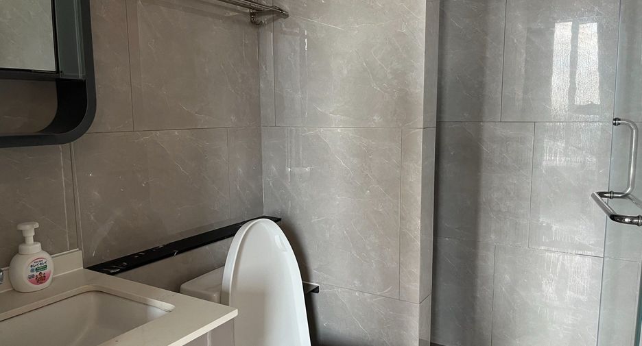 Wohnung zur Miete mit 2 Zimmer in Huai Khwang, Bangkok