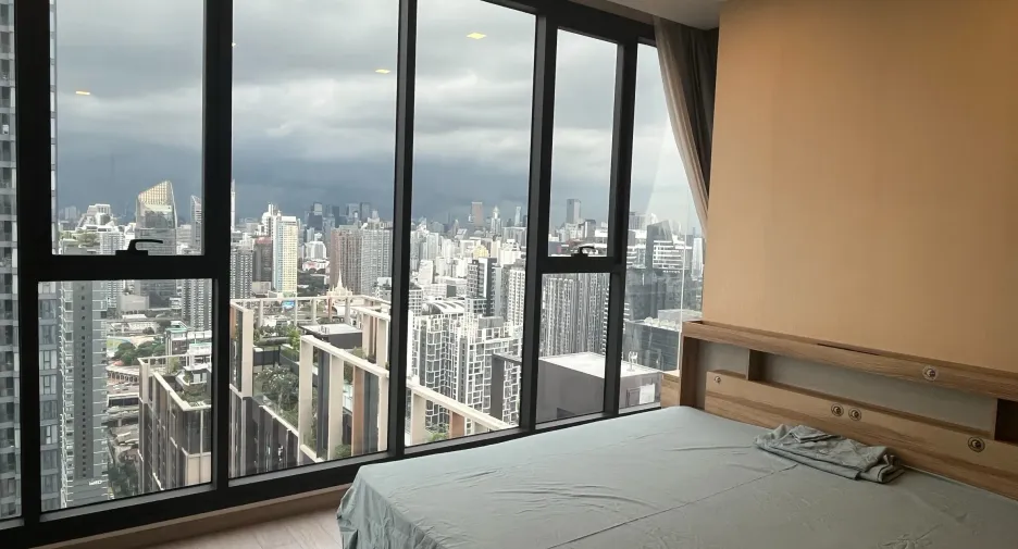À louer 2 chambres condo à Huai Khwang, Bangkok