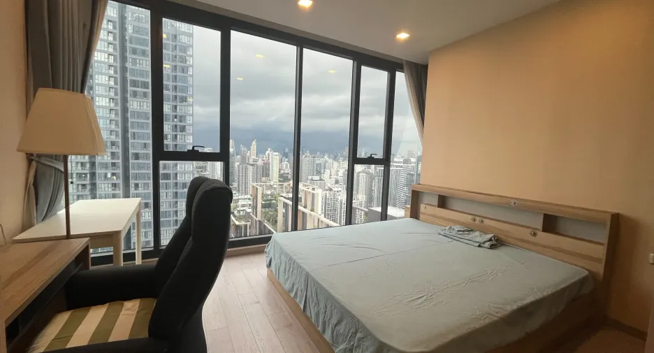 À louer 2 chambres condo à Huai Khwang, Bangkok