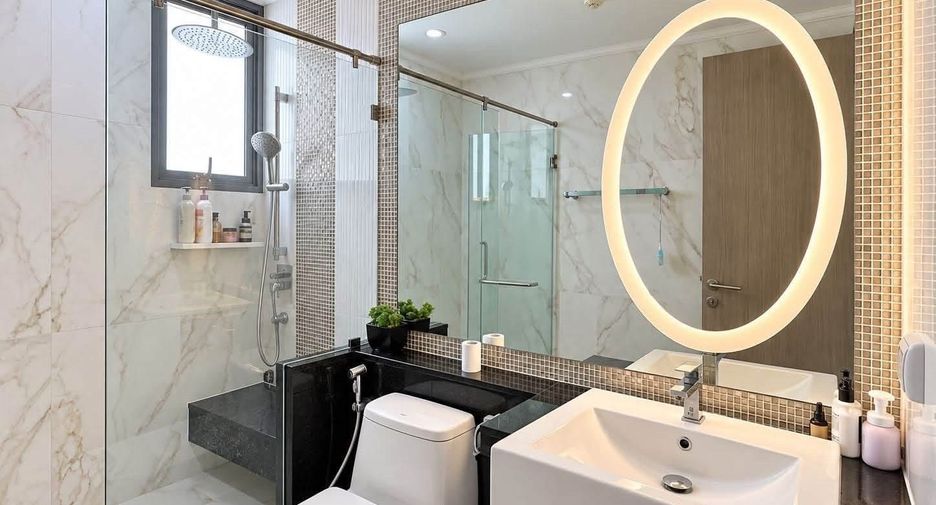 For sale and for rent 4 bedrooms condo in Watthana, Bangkok