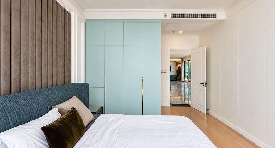 For sale and for rent 4 bedrooms condo in Watthana, Bangkok