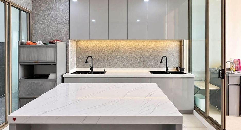 For sale and for rent 4 bedrooms condo in Watthana, Bangkok