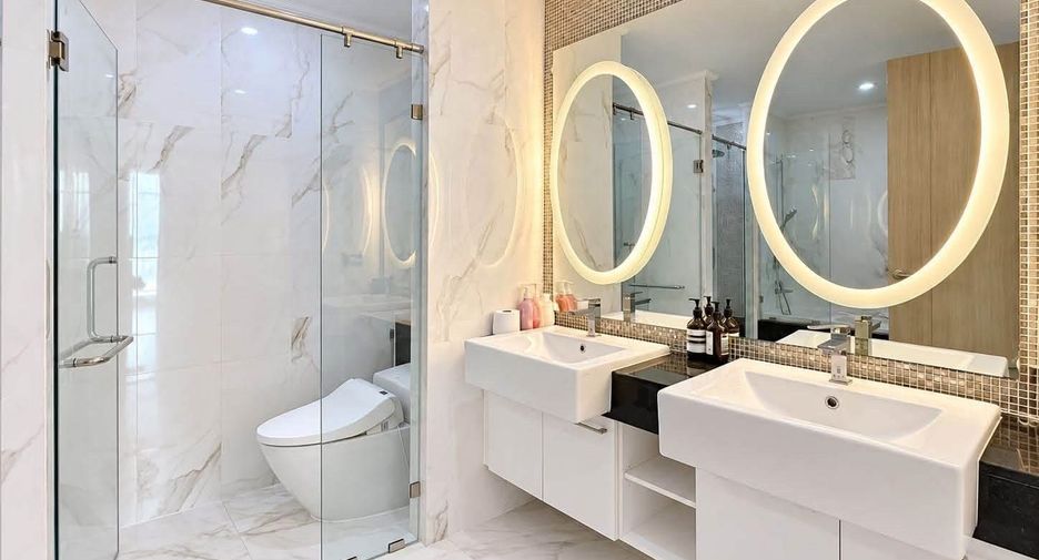 For sale and for rent 4 bedrooms condo in Watthana, Bangkok