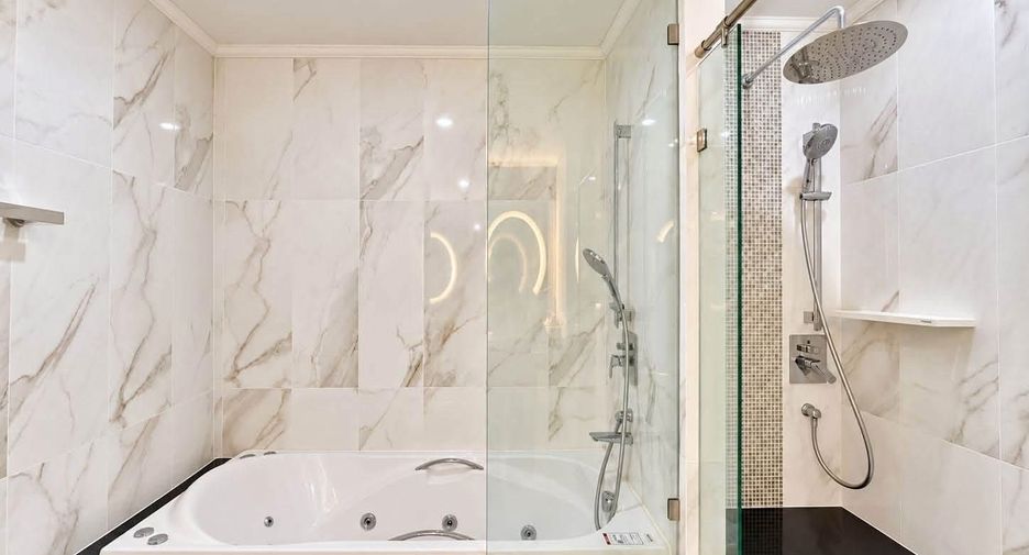For sale and for rent 4 bedrooms condo in Watthana, Bangkok