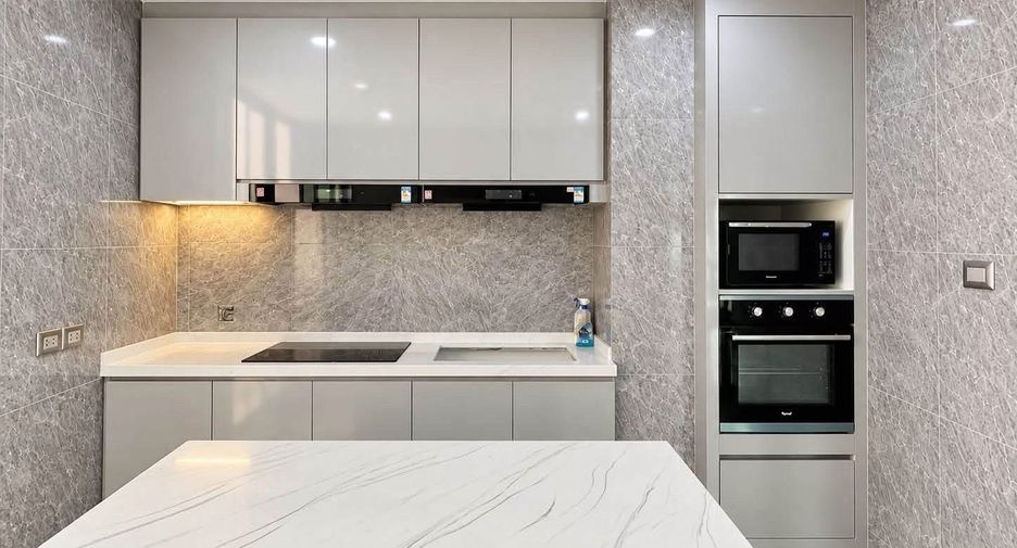 For sale and for rent 4 bedrooms condo in Watthana, Bangkok